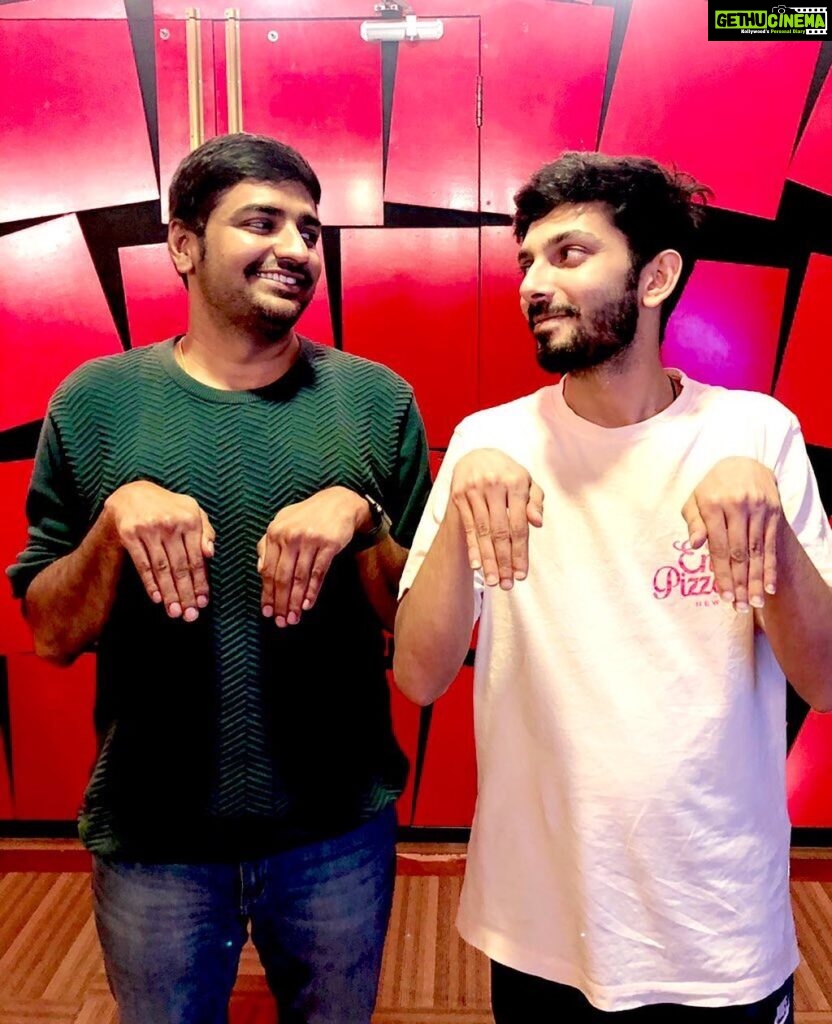 Sathish Instagram - Happiest birthday dear rockstar @anirudhofficial 🤗😍 Wishing u the best as always. You have not only given me a song for #NaaiSekar 🐕 given me life, for that I am always greatful🤗🙏🏻🤗 I am blessed to have a Friend like u Love u always 😍🤗😍 @agsentertainment