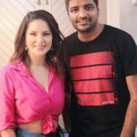 Sathish Instagram - @sunnyleone is one of the nicest person I have come across in this industry, great actor and a superb dancer. It was absolute pleasure working with such an actor. Awesome human being 😍🤗😍 #OhMyGhost #OMG