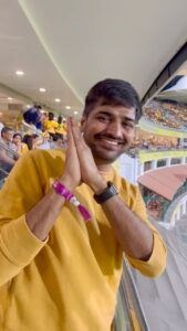 Sathish Instagram - Vera Level Vibe in Chepauk 💪💪💪 Waiting to C our one and only @mahi7781 ❤️❤️ @chennaiipl ❤️