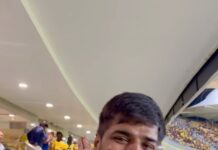 Sathish Instagram - Vera Level Vibe in Chepauk 💪💪💪 Waiting to C our one and only @mahi7781 ❤️❤️ @chennaiipl ❤️