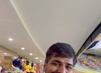 Sathish Instagram - Vera Level Vibe in Chepauk 💪💪💪 Waiting to C our one and only @mahi7781 ❤️❤️ @chennaiipl ❤️