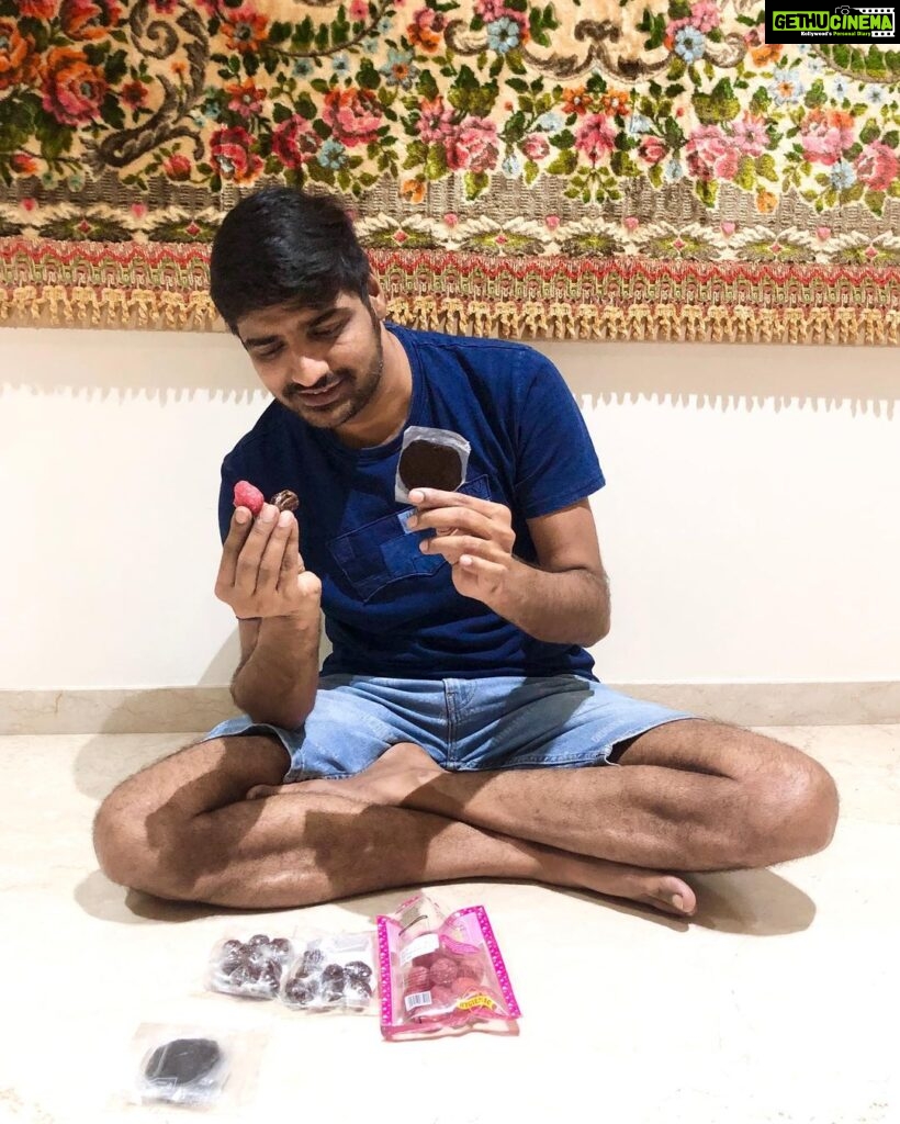 Sathish Instagram - The joy of eating yummy candies from the local neighbourhood shops defined my childhood! I always get a rush of memories in my happy space every time I eat those in a world of gourmet chocolates! #MaaraOnPrime induces that craving in me! #BeMaara @primevideoin