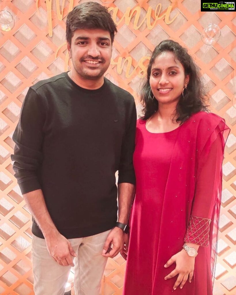 Sathish Instagram - Happy birthday to my @paranthamansindhu Have a great year 🤗❤🤗