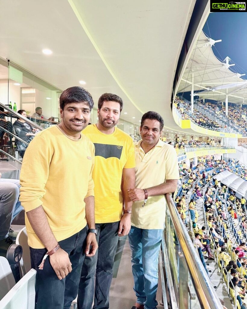 Sathish Instagram - Always We Love @chennaiipl @mahi7781 and Our #csk Fans ❤️❤️ @jayamravi_official @anirudhofficial @lingasamy_p 🤗🤗🤗
