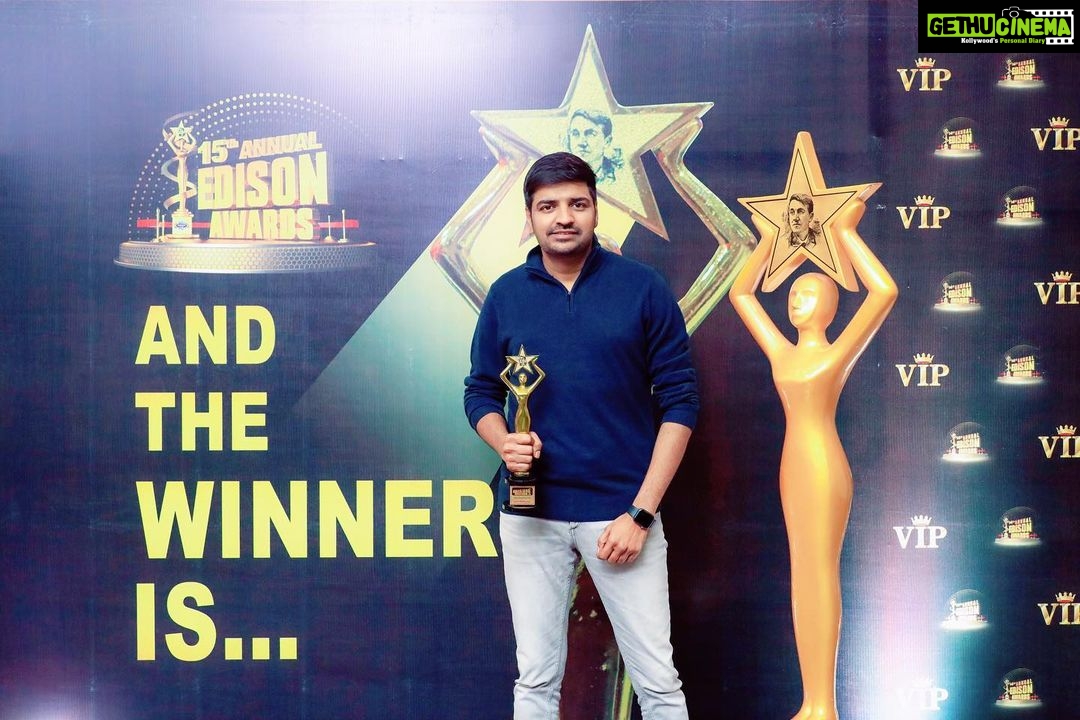Sathish Instagram - After #kaththi #thangamagan #remo #sixer #thamizhpadam2 6th time got this #EdisonAwards for #naaisekar #bestcommencinghero🙏🏻❤️ Thank u so much #kalpathiagoram sir @archanakalpathi @aishwaryakalpathi @kishorerajkumar @venkat.manickam @agscinemas @agsentertainment @selvakumar_edisonawards God & cinema fans 🙏🏻❤️😘