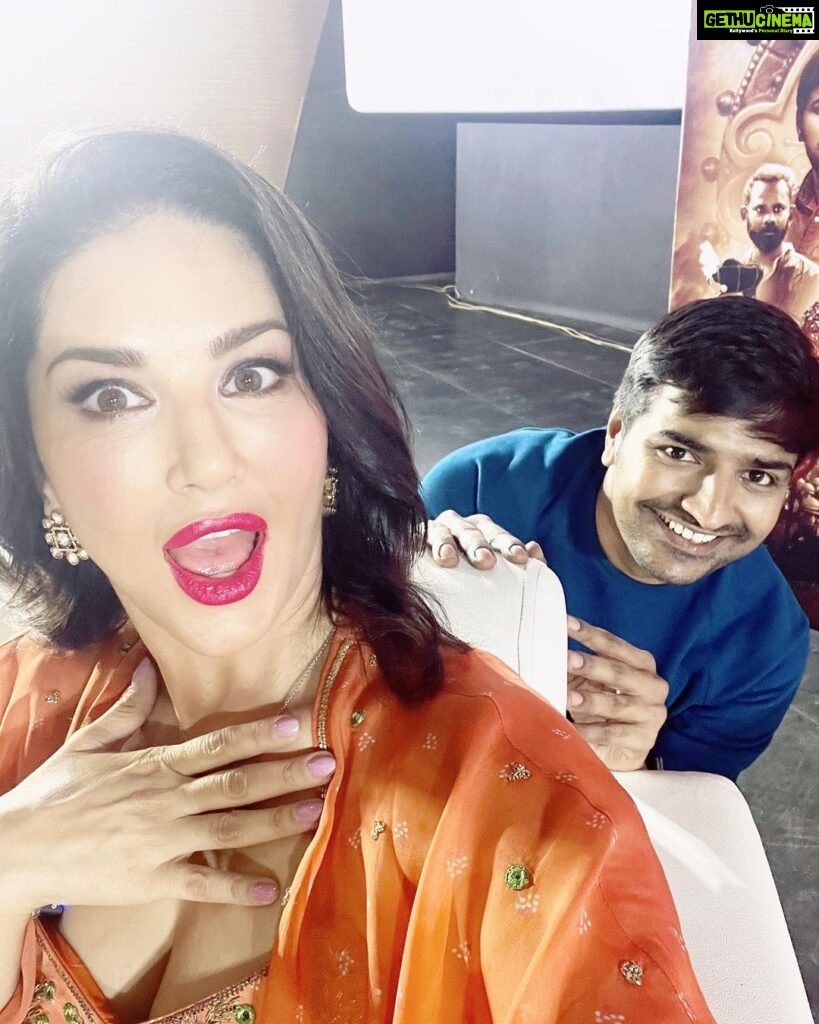 Sathish Instagram - This is for @behindwoodsofficial task for #ohmyghost #omg movie event (Weird selfie with @sunnyleone ❤️🤓)
