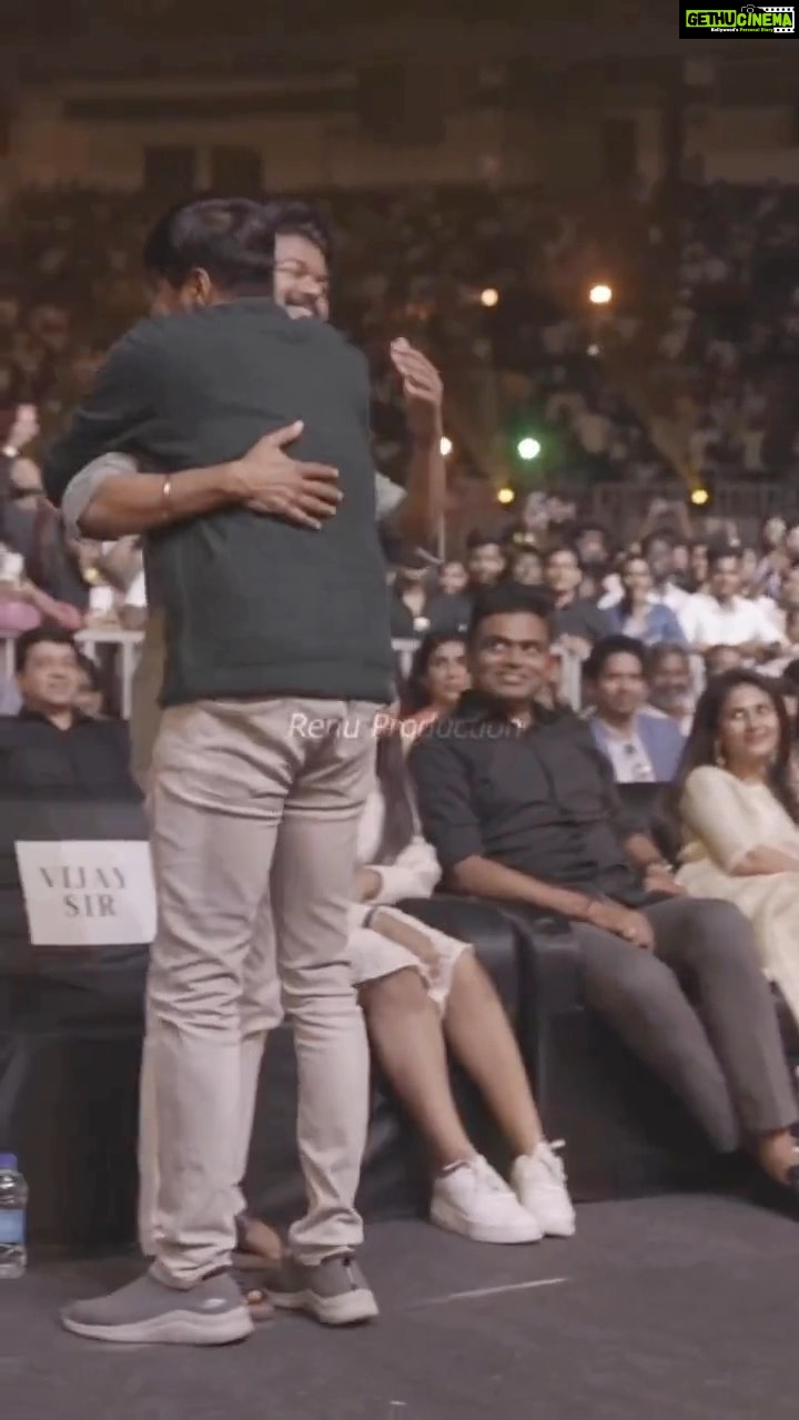 Sathish - 209.1K Likes - On behalf of all #thalapathy #vijay sir’s fans, Hugs and Kisses to #vijay sir 🤗😘❤️
#loveyouvijaysir
#varisu