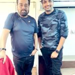 Sathish Instagram - 🎶Ennai Thalatta varuvaala 🎶 🎶Nila Kaaigiradhu🎶 🎶Kurukku Siruththavale🎶 🎶Konja Naal Poru Thalaiva🎶 🎶Irubadhu Kodi Nilavugal Koodi🎶 🎶Telephone Manipol🎶 Innum pala…. It’s been pleasure Meeting @singerhariharana sir. Addicted to ur soulful voice 🙏🏻 Love u always 😍