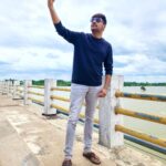 Sathish Instagram - Siricha azhaga dhan irukkumo..?!? 🤓 #kanam 😍