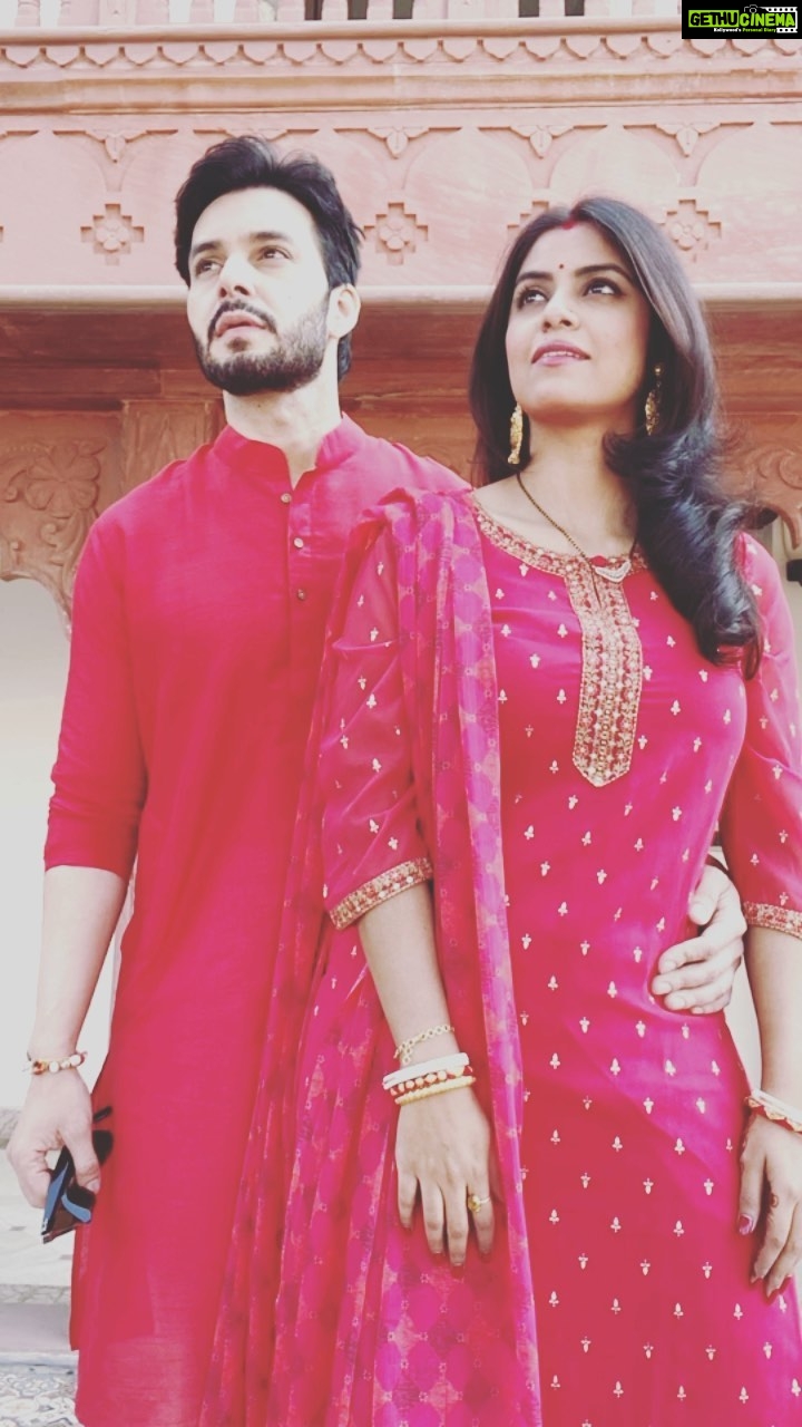 Sayantani Ghosh Instagram - ❤️This is Us ... . #reel #couplegoals #together #love #youandme #iloveyou ❤️