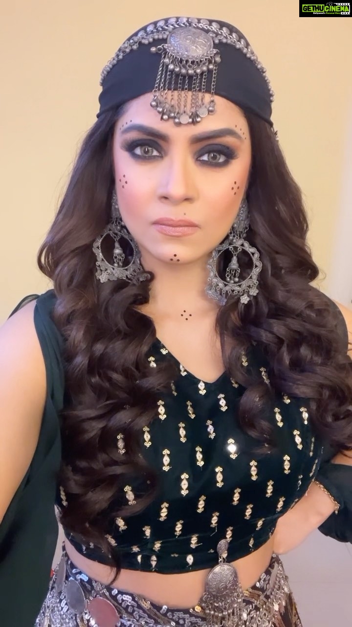 Sayantani Ghosh Instagram - 💚hmmm .. . #fun #reelsinstagram #reels #reelitfeelit #reel #trendingreels #trending #instalike #love #sayantanighosh ❤️