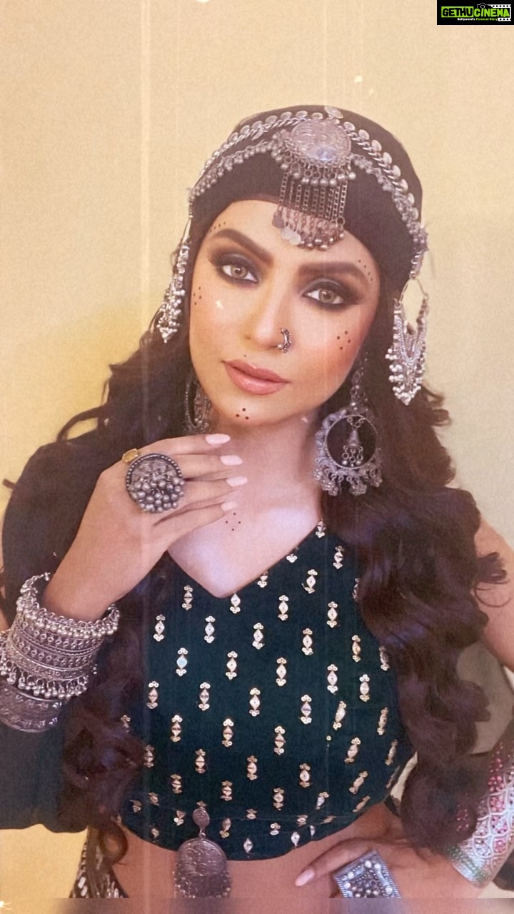 Sayantani Ghosh Instagram - 🔥a different avtar - Nilopher .. . Did you like yesterday's episode of #alibabaekandaazandekha and did u you like Nilopher ?? 😍 Drop in some "❤️" if you liked her ... Styled by @ruchi_naik . #actorslife #role #differentroles #new #newavtar #actor #reels #instalike #dropinhearts #heart #love #desigirl #sayantanighosh ❤️