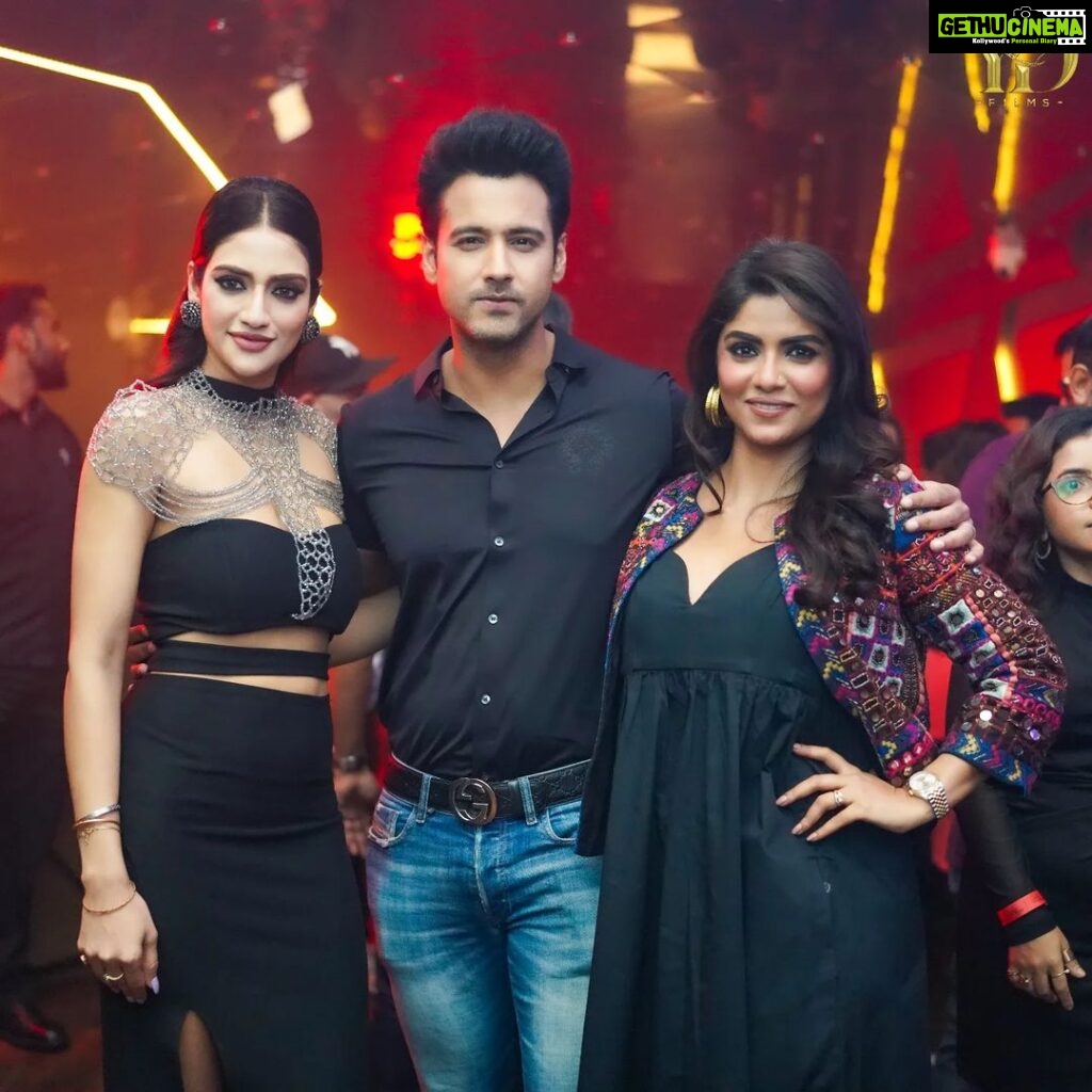 Sayantani Ghosh Instagram - Welcome @sayantanighosh0609 to the team #mentaaal ..see you on the sets soon 😜 @yashdasgupta @nusratchirps @sayantanighosh0609 Whats in d name