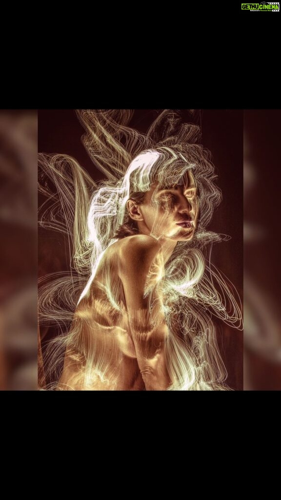 Scarlett Mellish Wilson Instagram - LIGHT PAINTINGS .. @corygoldbergphotography creating these extraordinary art pieces .. There are certain visuals where my soul seems to be leaping out , tears waterfalling out of my eyes , wings and halo’s … each portrait uniquely different and the beauty in not knowing how any will turn out … Which is your favourite and why ? #experimental #abstractart #abstractphotography #abstractphoto #abstractphotoart #abstract #ethereal #etherealaesthetic #ethereal_moods #lightpainting #lightpaintingphotography #lightpaintingart #nudemodeldrawing #nude #timeexposure #timeexposurephotography #paintingwithlight #canonphotography #scarlettwilson