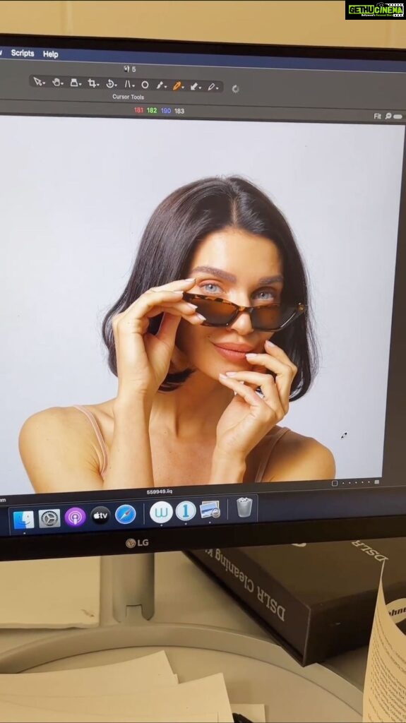 Scarlett Mellish Wilson Instagram - @leightondennynails We’re feeling all the Spring vibes today. 🌸☀   Throwback to our shoot with the gorgeous @scarlettwilsonofficial wearing our vegan, plant-based BLUSH AT FIRST SIGHT nail colour.   Shop via link in bio.    #leightondenny #leightondennyexpertnails #vegannailpolish #vegannails #nudenailpolish #nailsofinstagram #mani #lipglossnails #model #scarlettwilson #britishmodel #influencer #contentcreator #israelimodel #handmodel