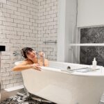 Scarlett Mellish Wilson Instagram - “If you need me il be in Bath “ Lovely English getaway this weekend to @hotelindigobath !