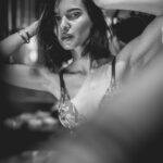 Scarlett Mellish Wilson Instagram - “Looking at you looking at me” DAY 4 with @corygoldbergphotography #experimental #abstractart #abstractphotography #abstractphoto #abstractphotoart #abstract #ethereal #etherealaesthetic #ethereal_moods #lightpainting #lightpaintingphotography #lightpaintingart #nudemodeldrawing #nudestyle #timeexposure #timeexposurephotography #paintingwithlight #canonphotography #scarlettwilson #londonmodel Goa India
