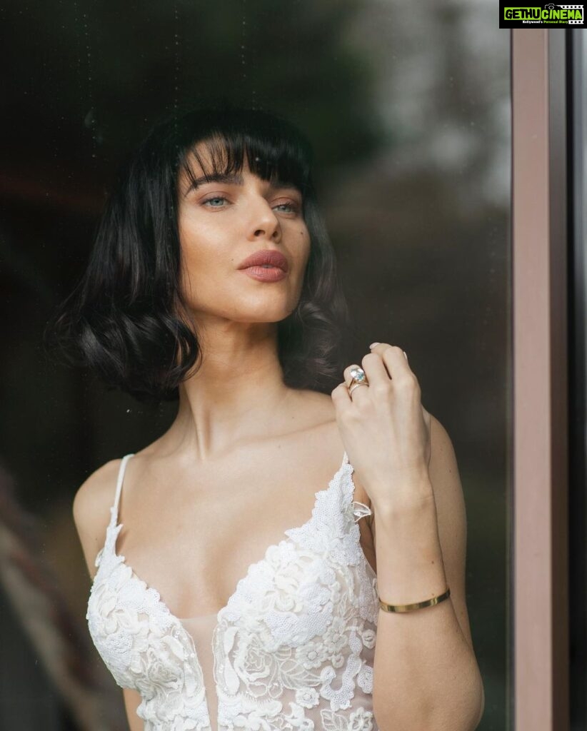 Scarlett Mellish Wilson Instagram - Prepping for our pretend wedding part 1! @scarlettwarrick it is such a joy to create with you! Thank you for trusting me as your canvas .❤ Wedding dress by @thebridalboutiquehastings Thankyou @allevenbeauty for getting me skin ready ! And @alumiermduk skin care ready ! X #hastingsweddingphotographer #eastsussexweddingvideography #model #bridalshoot #bridalmodel #weddingphotography #weddingdress #artist Hastings, East Sussex