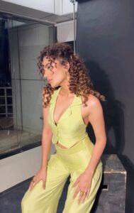 Seerat Kapoor Instagram - #Maarrich ✨ Jewellery @sakshijhunjhunwalaofficial Outfit @shaeeofficial Styling @baldankita Assisted by @dhwaniivithalani_22 H&M @artistrybykri Assisted by @janie_vyas16