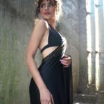 Seerat Kapoor Instagram - Basking In The Sun ☀️ Stylist @stylistshikhar H&M @artistrybykri Assisted by @janie_vyas16 Photographer @neverjnever