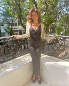Seerat Kapoor Instagram - Kickstarting #Maarrich promotions on a bright Sunny-Seeri Day!☀️
Today was all about your love 🫶🏻🌻