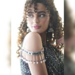 Seerat Kapoor Instagram - Stay warm 😘 👗 @neerusindia 💄 @artistrybykri 📸 @yogeshkadam___