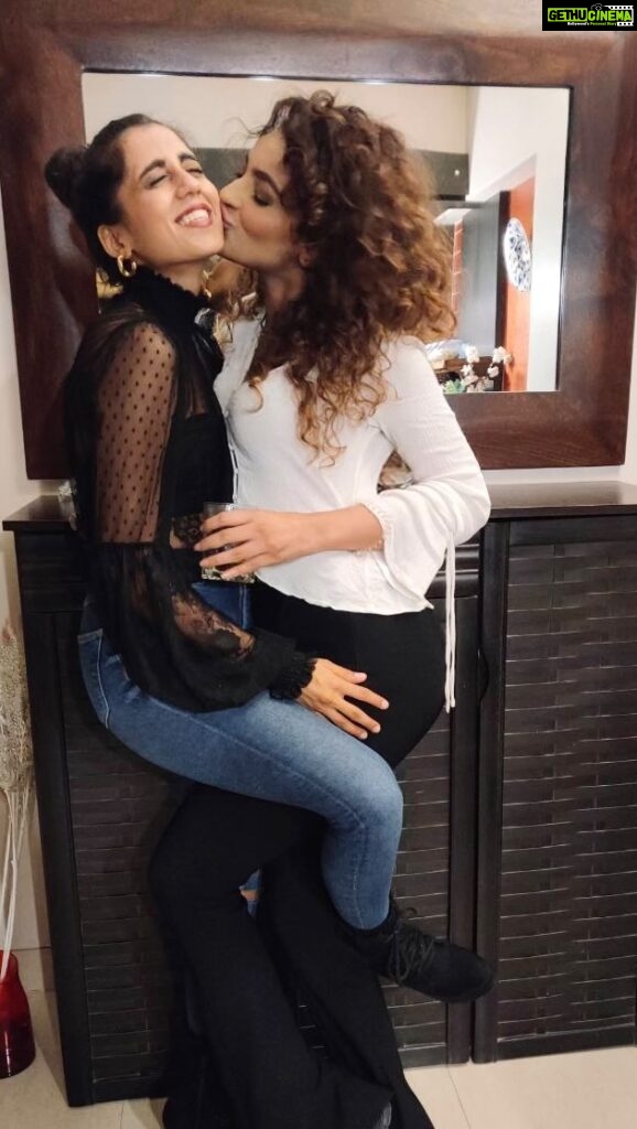 Seerat Kapoor Instagram - Happy Birthday my feisty puddles @_debanshi 😘 Your energy, honesty and compassion could hold two moons together. What can I say, we lucked out ♥️🎂 @rohandahima92 Best decision you 🫶🏻