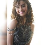 Seerat Kapoor Instagram - Stay warm 😘 👗 @neerusindia 💄 @artistrybykri 📸 @yogeshkadam___