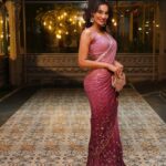 Seerat Kapoor Instagram - Your lady on arrival @siimawards 💖 Saree & Clutch : @bhumikagrover Jewellery: @divinuscreations Stylist: @baldankita 📸 @artistrybuzz_