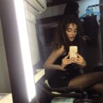 Seerat Kapoor Instagram - Night lit 💋⭐️ @artistrybykri you may prefer hiding but your makeup and hair honey, sorry!💄😘