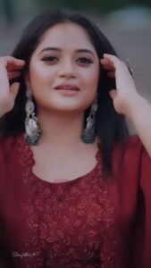 Shafna Instagram - Add music to your life and enjoy it!!!! Costume @jazaashdesignstudio Jewellery @pureallure.in MUAH @abilashchickumakeupartist Video @_story_telle__r #reelitfeelit #reelsinstagram #reels #reelsvideo #dressedup #asianetawards #asianetawards2022 #shafnanizam #shafna #jazaash #pureallure #abilashchicku