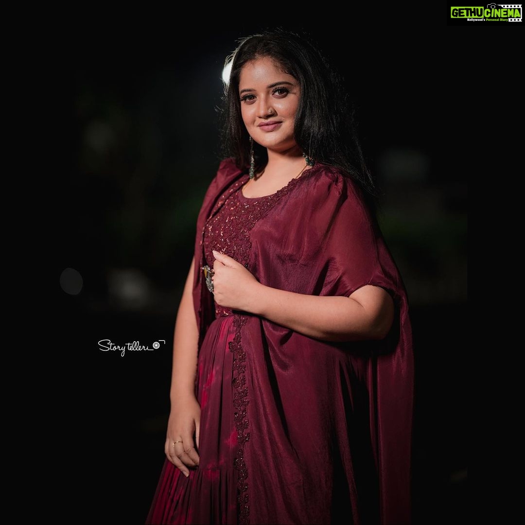 Shafna Instagram - Shine brighter even in the dark!!!✨ Pics @_story_telle__r MUAH @abilashchickumakeupartist Jewellery @pureallure.in Costume @jazaashdesignstudio #designerwear #jazaash #favouritejewellery #pureallure #muah #abilashchicku #shafnanizam #shafnasajin #shafna #asianetawards #asianetawards2022