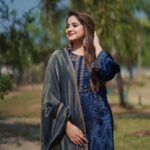 Shafna Instagram - Wearing a navy blue velvet salwar with chanderi dupatta from @jazaashdesignstudio , my favourite designer boutique since years!!!♥️ These gorgeous Earrings @pureallure.in ♥️ #jazaash #jazaashsignaturecostume #velvetsalwar #chanderidupatta #pureallure #pureallurejewellery #pureallureearring #favouritecombo
