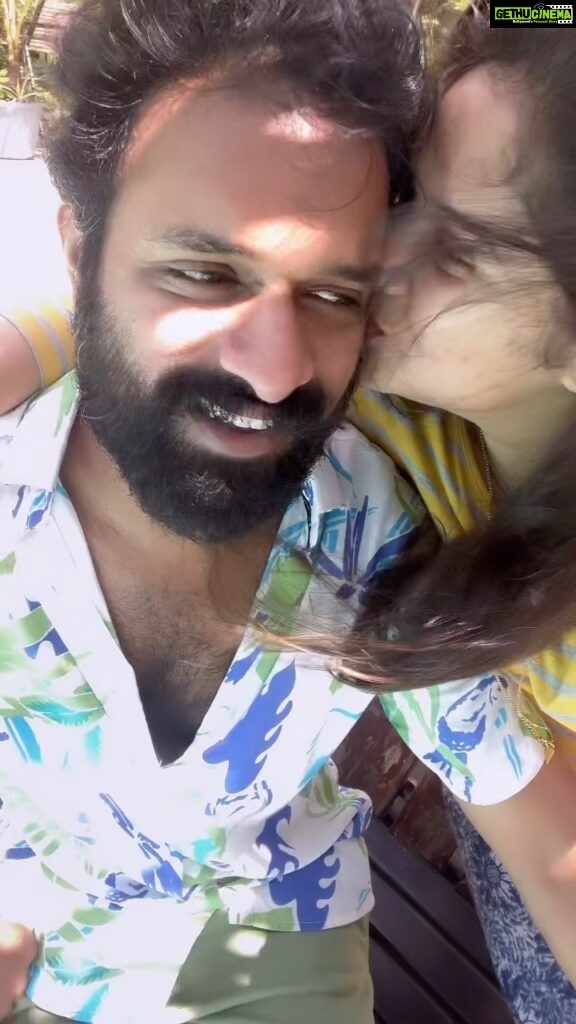 Shafna Instagram - Eppothum nee thaane nenjilirukkeee…. ♥️♥️♥️ I wish I could freeze this moment and be with you this way forever!!! But yea I know life has to move on… and let’s move on like this!!! I wish you all the happiness in the world… and I’ll do whatever to make you the happiest…. ♥️😘 Love you ikkaaa… Happy Birthday @sajinsajin_ _ ♥️😘😘😘