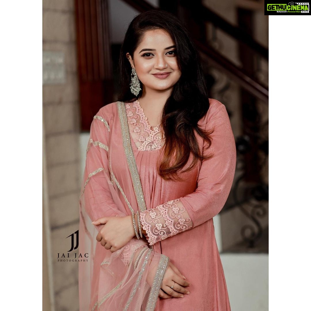 Shafna Instagram - Flaunting my pink A line suit embellished in crotio work with heavy ari worked dupatta by @jazaashdesignstudio ♥️ Makeup and hairstyling @makeoverbyhayahakeem_ ♥️ Pics captured @jaison_jac_photographer ♥️ Accessories @trinetra_collections ♥️