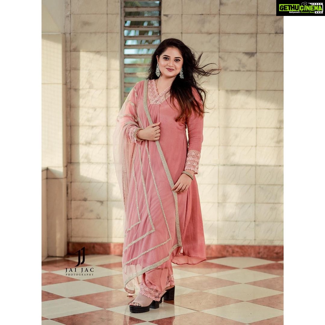 Shafna Instagram - Favourite ever pink π A line suit embellished in crotio work with heavy ari worked dupatta , by @jazaashdesignstudio β¨π Accessories by @trinetra_collections β¨ Makeup and Hairstyling @makeoverbyhayahakeem_ π Picture captured @jaison_jac_photographer β¨ #jazaash #loveforpink #picoftheday #instagram #shafna