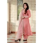 Shafna Instagram - Favourite ever pink 💞 A line suit embellished in crotio work with heavy ari worked dupatta , by @jazaashdesignstudio ✨😘 Accessories by @trinetra_collections ✨ Makeup and Hairstyling @makeoverbyhayahakeem_ 💞 Picture captured @jaison_jac_photographer ✨ #jazaash #loveforpink #picoftheday #instagram #shafna