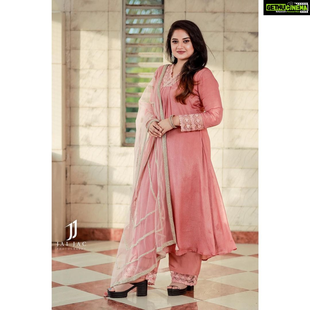 Shafna Instagram - Favourite ever pink π A line suit embellished in crotio work with heavy ari worked dupatta , by @jazaashdesignstudio β¨π Accessories by @trinetra_collections β¨ Makeup and Hairstyling @makeoverbyhayahakeem_ π Picture captured @jaison_jac_photographer β¨ #jazaash #loveforpink #picoftheday #instagram #shafna