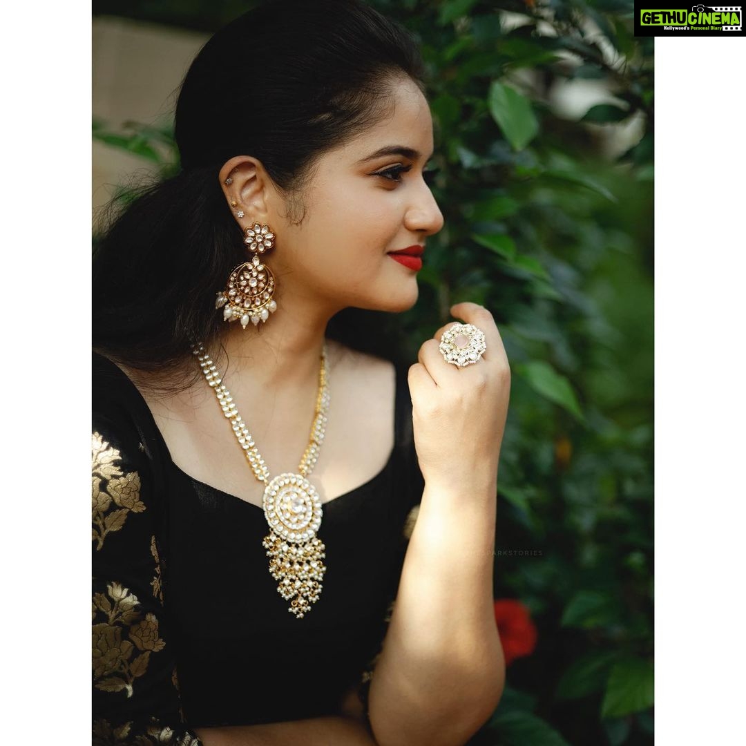 Shafna Instagram - Always bring the best out of you!!!! ✨ Jewellery @pureallure.in Costume @evanshi_designs Pics @aashiq.aashii @the.spark.stories #black #beautifulcolour #pureallure #evanshidesigns #shafna #picoftheday #lastoftheseries