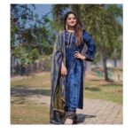 Shafna Instagram - Wearing @jazaashdesignstudio ‘s signature velvet salwar with chanderi dupatta… very comfortable and a class price of theirs… Thankyou so much Jesitha for this beautiful piece of work!!! ♥️ Earrings @pureallure.in ♥️ #jazaash #jazaashsignaturecostume #velvetsalwar #chanderidupatta #pureallure #pureallurejewellery #pureallureearring #favouritecombo