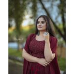 Shafna Instagram - Look out for the magic in your life✨ Costume @jazaashdesignstudio 😘 MUAH @abilashchickumakeupartist 🥰 Jewellery @pureallure.in 😍 Captured @_story_telle__r 🤩 #designerwear #jazaash #jewellery #favouritejewellery #pureallure #makeover #abilashchicku #storyteller #shafnanizam #shafnasajin #shafna