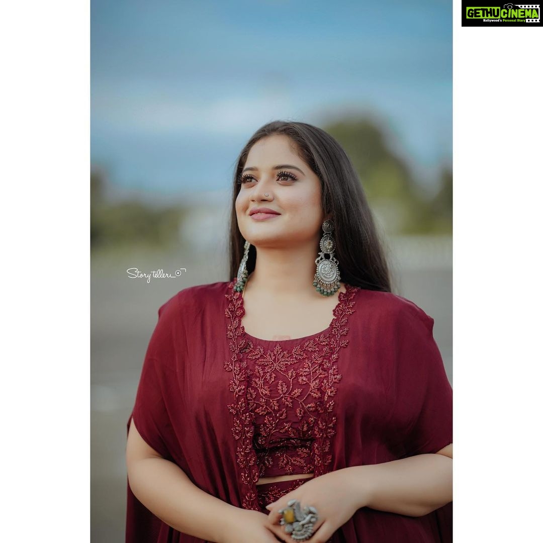 Shafna Instagram - You become more beautiful with the perfectly beautiful jewellery!!! Earring and Ring by my favourite @pureallure.in ♥️ Pics by @_story_telle__r 🤩 Costume @jazaashdesignstudio 😍 MUAH @abilashchickumakeupartist 🥰 #beyou #embraceyourself #beautylieswithin #perfectjewellery #pureallure #designerwear #jazaash #perfectlycaptured #storyteller #makeuptransformation #abilashchicku