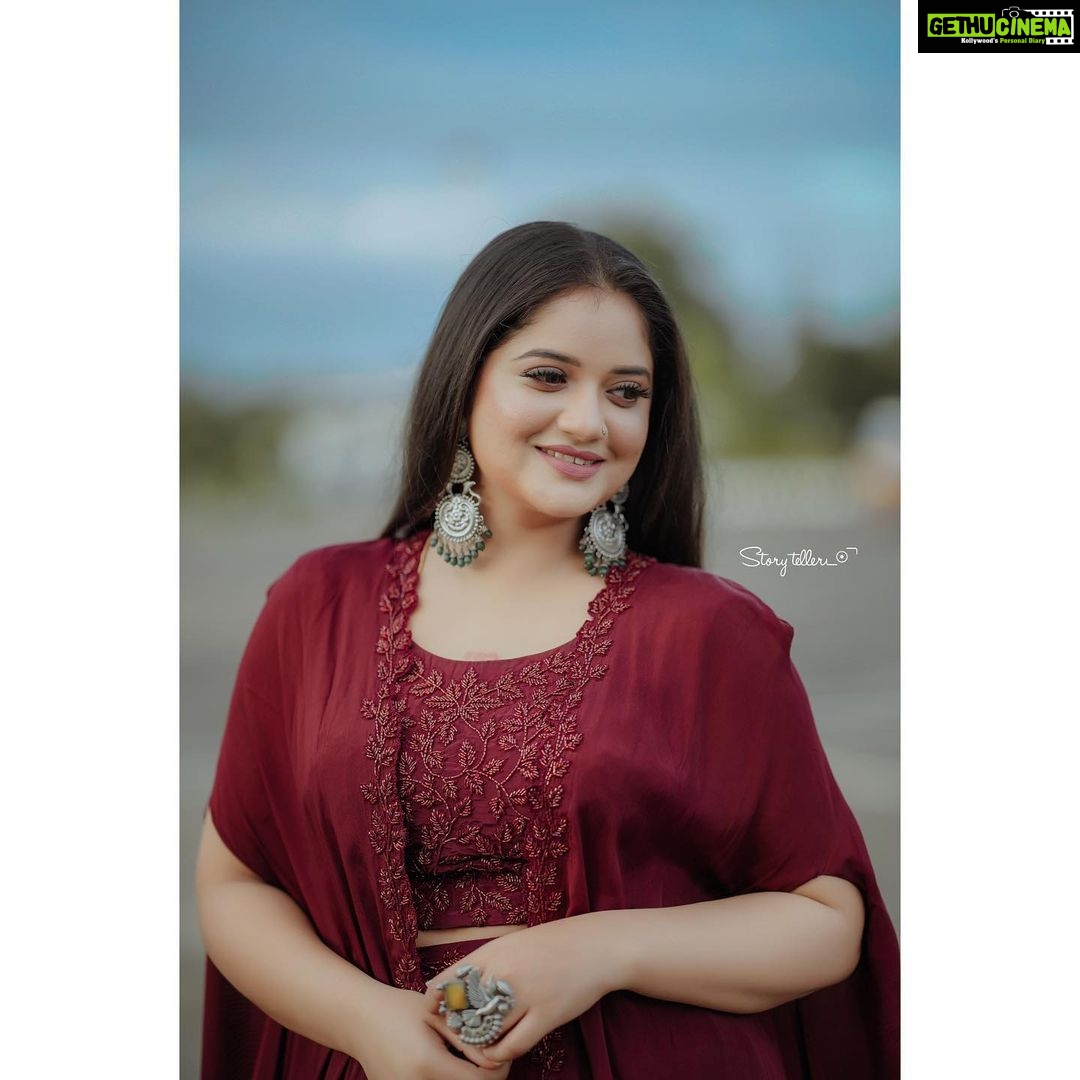 Shafna Instagram - You become more beautiful with the perfectly beautiful jewellery!!! Earring and Ring by my favourite @pureallure.in ♥️ Pics by @_story_telle__r 🤩 Costume @jazaashdesignstudio 😍 MUAH @abilashchickumakeupartist 🥰 #beyou #embraceyourself #beautylieswithin #perfectjewellery #pureallure #designerwear #jazaash #perfectlycaptured #storyteller #makeuptransformation #abilashchicku