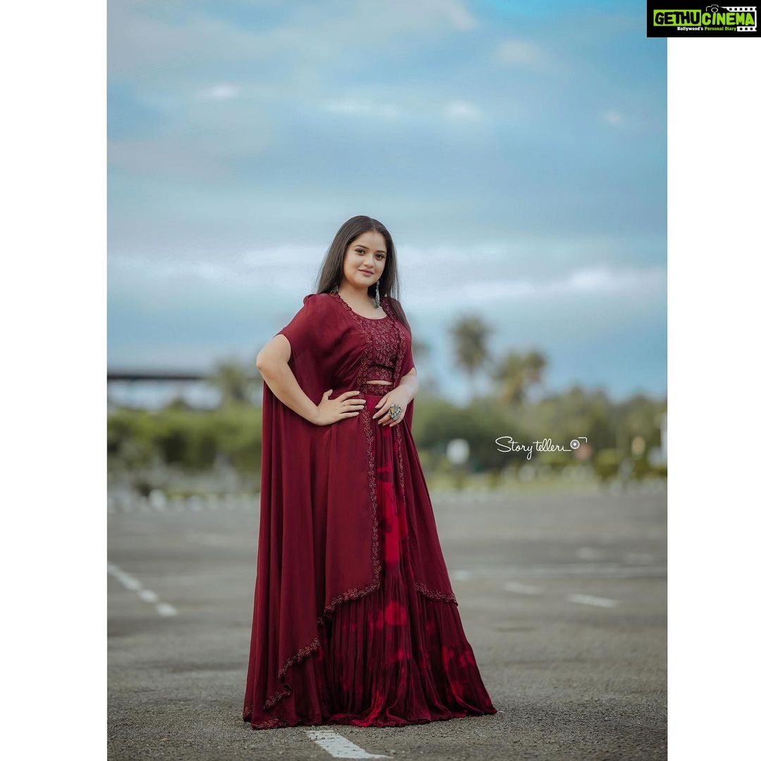 Shafna Instagram - Wearing @jazaashdesignstudio βs Designer Indian lehanga with modern shrug β₯οΈ Makeup and hair by the amazing @abilashchickumakeupartist π Jewellery by my favourite @pureallure.in π Clicked by @_story_telle__r π€©
