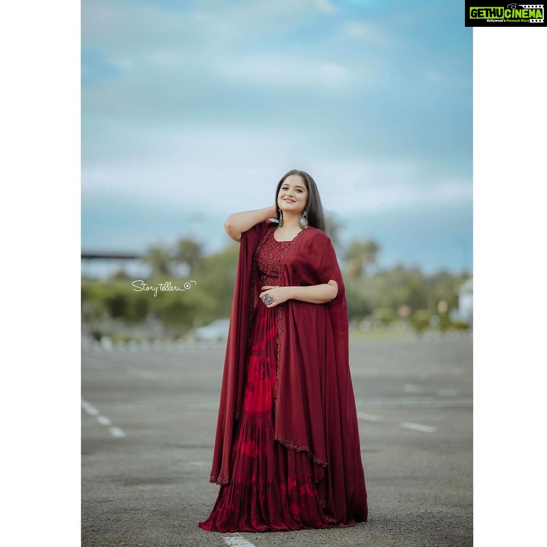 Shafna Instagram - Wearing @jazaashdesignstudio βs Designer Indian lehanga with modern shrug β₯οΈ Makeup and hair by the amazing @abilashchickumakeupartist π Jewellery by my favourite @pureallure.in π Clicked by @_story_telle__r π€©