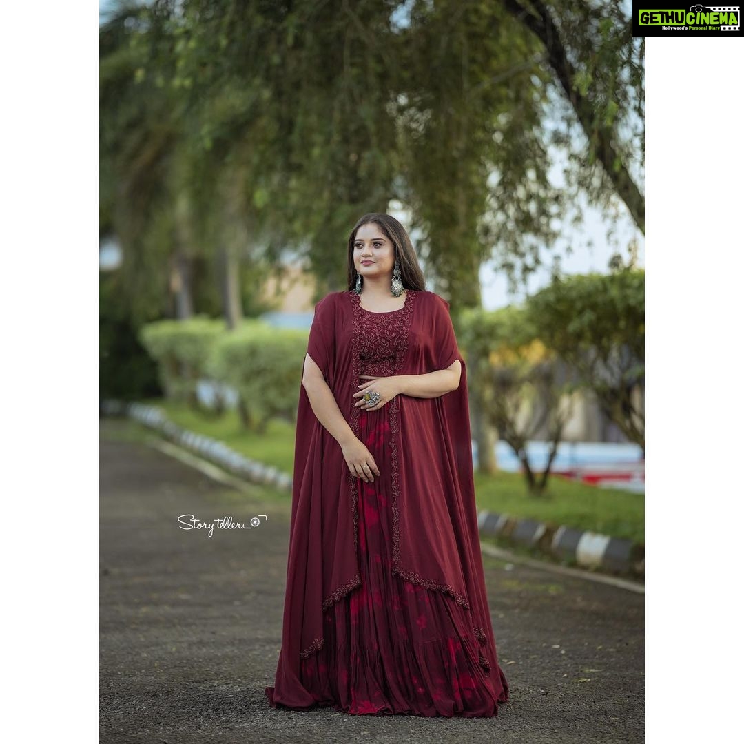 Shafna Instagram - Slaying in a Designer Indian lehanga with modern shrug from @jazaashdesignstudio ♥️ Makeup and hair by the amazing @abilashchickumakeupartist 😍 Jewellery by my favourite @pureallure.in 😘 Clicked by @_story_telle__r 🤩