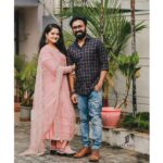 Shafna Instagram - Just Us• Wearing @jazaashdesignstudio ‘s pink A line suit embellished in crotio work with heavy ari worked dupatta 😍 Makeup @makeoverbyhayahakeem_ ♥️ Pics by @jaison_jac_photographer 🥰