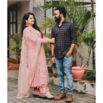Shafna Instagram - Just Us• Wearing @jazaashdesignstudio ‘s pink A line suit embellished in crotio work with heavy ari worked dupatta 😍 Makeup @makeoverbyhayahakeem_ ♥️ Pics by @jaison_jac_photographer 🥰