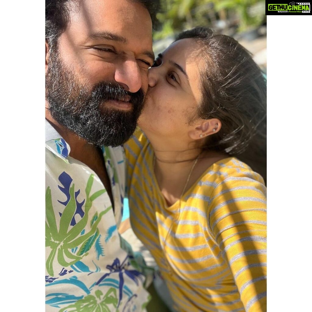 Shafna Instagram - Happy Birthday To You my Life Changer!!! You are the reason am enjoying and exploring my life this way…. You are the reason I started loving life…. Thankyou for being the best man I could get!!! I want our life to be this way till the end… With the same love and affection and connection and care and concern and all that we have for each other…. As I always say, you are the best thing happened to me… I Love You • Happy Birthday ikkaaaa….😘😘😘😘😘 Stay happy strong healthy and peaceful!!! @sajinsajin_ ♥😘