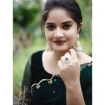 Shafna Instagram - When it comes to jewellery it’s always the besttt designer ones!!! I would proudly say it’s @pureallure.in 🤩 designed and owned and awesomely taking it forward by my girl @mrudula.murali ♥️😘 Thankyou so much for these beautiful jewellery you have sent me!!!! Wearing a Dark Green Organza saree, with hand worked sleeve by favourite @jazaashdesignstudio ♥️ Clicked by my brothar @aashiq.aashii @the.spark.stories ♥️